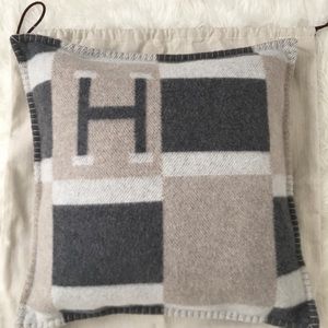 Hermes Avalon PM pillows